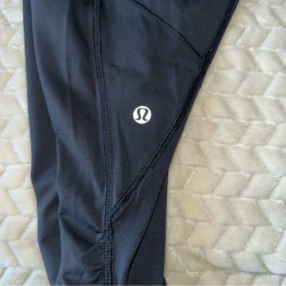 Lululemon Run A Marathon Crop II Black Straightup Stripe Black Angel Wing Size 6 - Picture 9 of 12